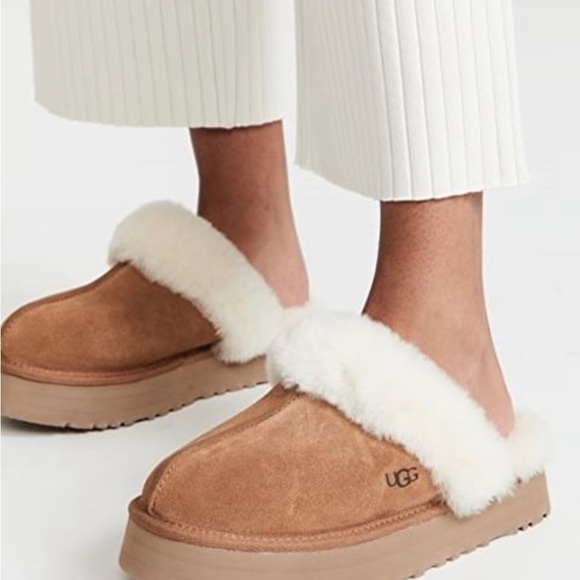 UGG womens slide
Disquette Suede & Shearling Platform Slippers1122550 chestnut - Picture 8 of 13